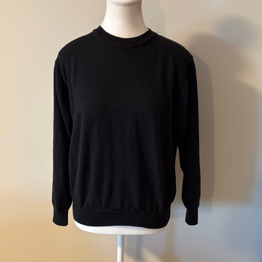 Giasone Italy 100% Pure New Wool Classic Black Crew Neck Sweater. Size Medium